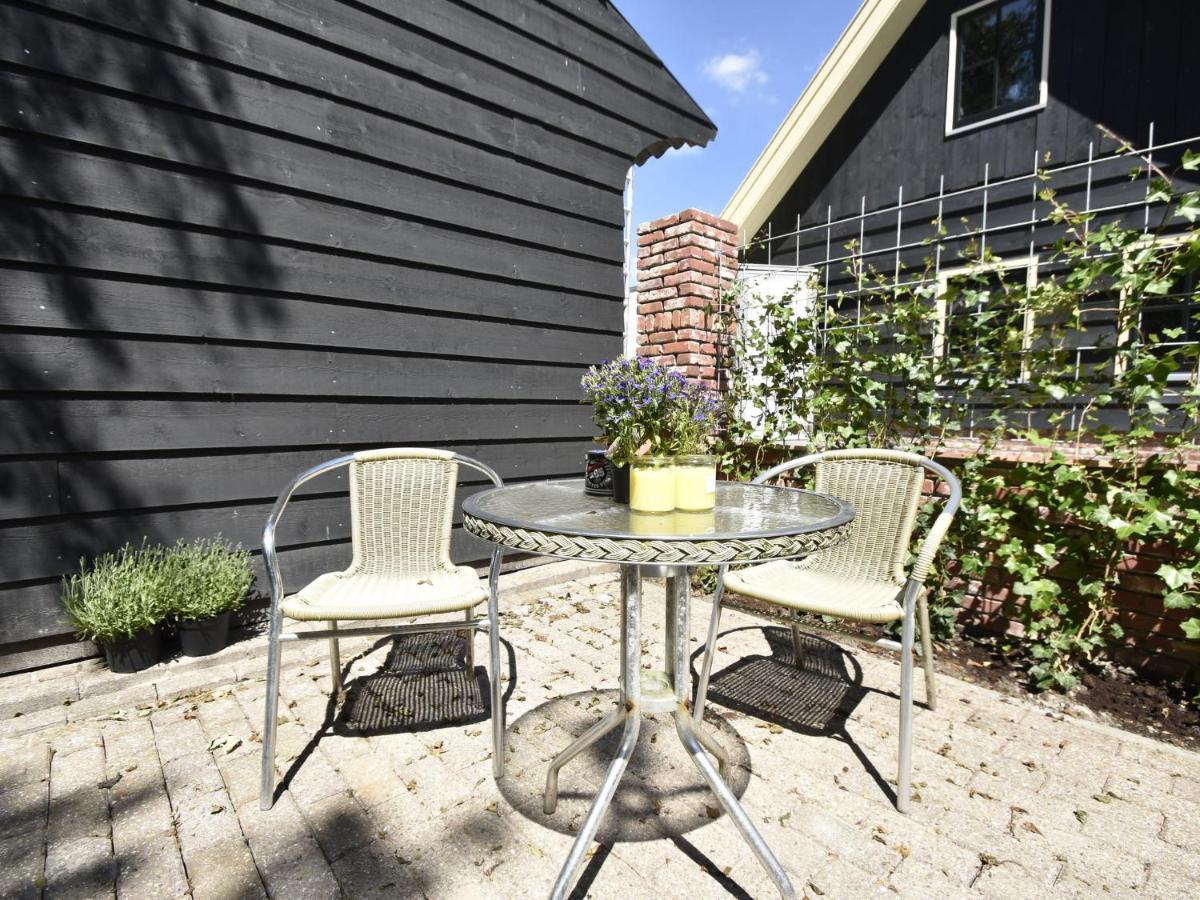 Apartment In Sint Maartensbrug With Garden Exteriér fotografie